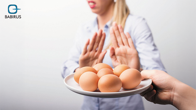 Egg Allergy in Children and Adults: Causes, Testing, and Management 2 Daily management tips for egg allergy in children, including avoiding hidden egg sources.